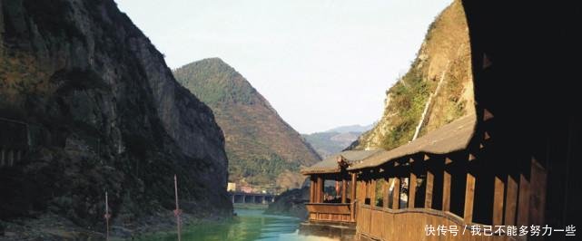  「单洞」中国首条、亚洲最长单洞双线高铁隧道, 带着刹车铺轨