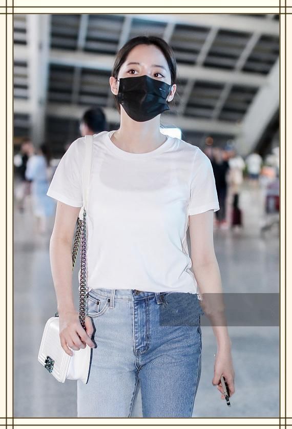 当欧阳娜娜与宋祖儿同穿一条牛仔裤，才知道真正少女腿长啥样！