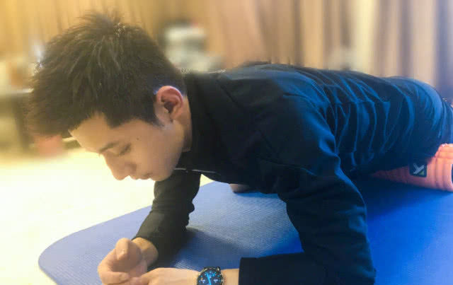 张继科给爸爸庆生