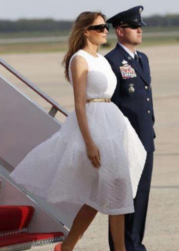 48岁美国“第一夫人”红裙现身，身材凹凸有致，不输37岁伊万卡!