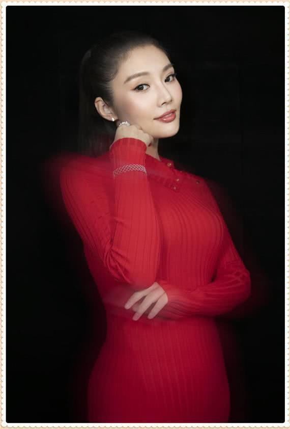 当徐冬冬和冉莹颖同穿紧身裙的那一刻，我才知道什么叫魔鬼身材！