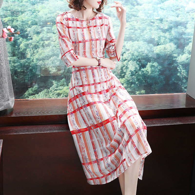 胖女人别乱穿衣服!新发现一种:“蜂腰”连衣裙，性感有气质