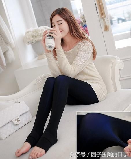 街拍美女:小姐姐紧身裙凸显傲人身材!高挑的身材一览无余!