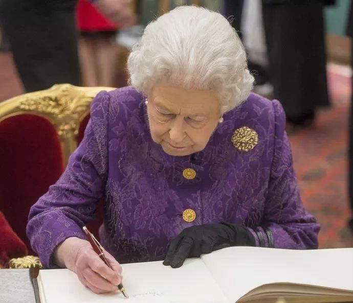 英国女王的珠宝，每一件都价值连城!