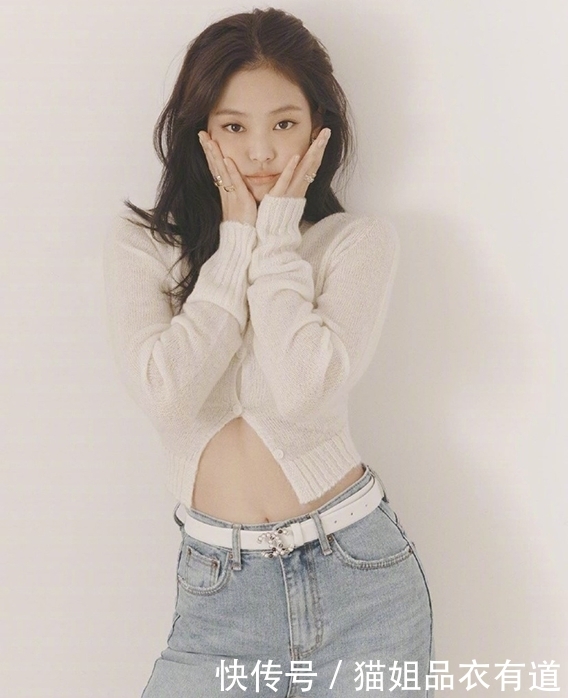 『大地色』乍暖还寒时期别穿太少,百搭的白色开衫来帮你,休闲优雅还吸睛