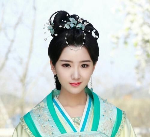 「上榜」因演反派而爆红的5位女演员，唐艺昕上榜，没有被骂反被夸赞！