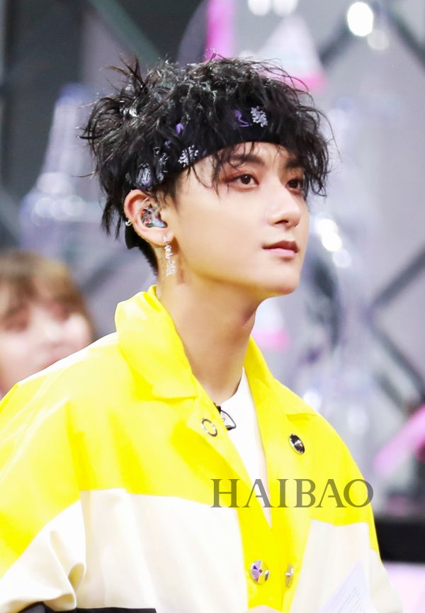 你的发型都要输给男爱豆了!易烊千玺王一博的鲻鱼头是什么鬼，范