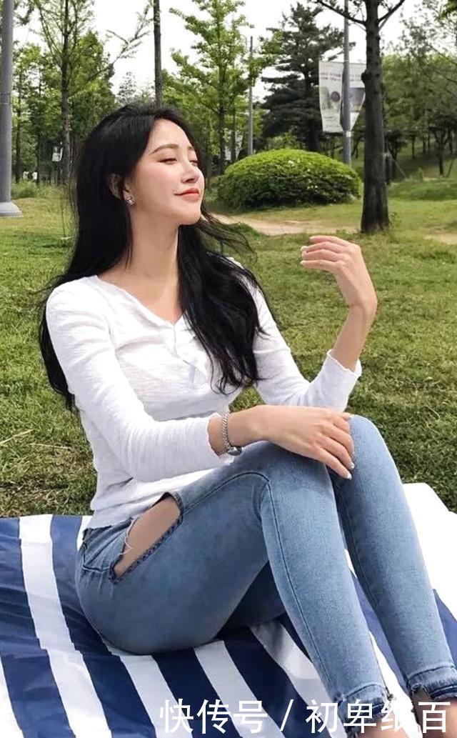 女人:牛仔裤美女穿出女神魅力,妩媚动人优雅好身姿,穿出女人自信!
