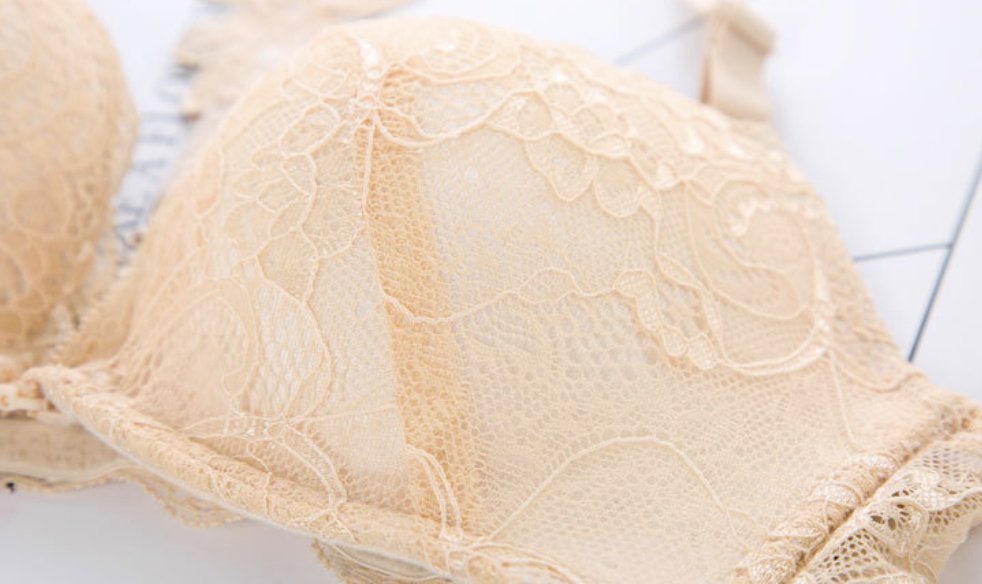 女人过了30就别穿老式文胸了!前搭扣的更方便，还挺拔有型