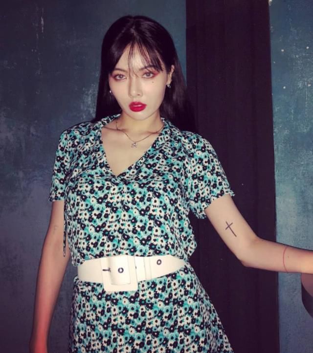 金泫雅让人难以置信，腿长逆天似超模，身高却是164cm！