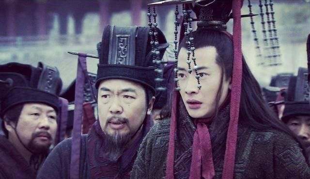 『皇帝』曹丕为什么不将汉献帝送至蜀国,让喊着除贼兴汉的三国刘备进退两难呢