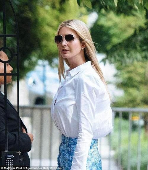 川普女儿穿着人手一件的白衬衫开会竟超显大牌，不愧曾是世界名模