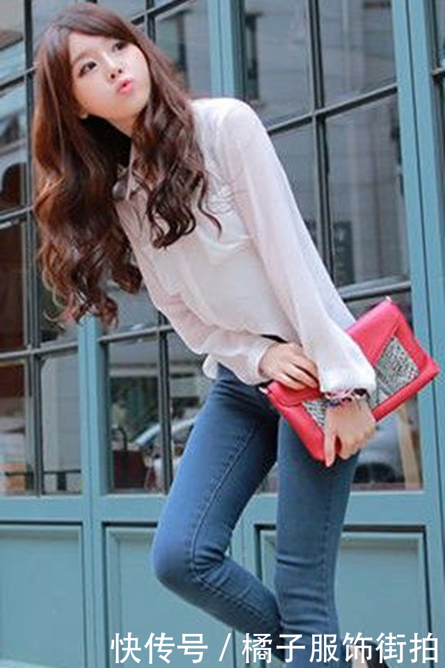 会穿衣服的女孩，总能知道牛仔裤的重要，让你很好勾勒出完美的身