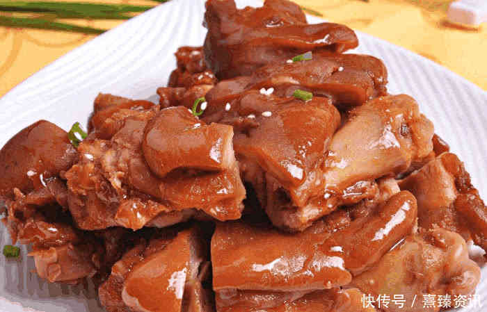 女人30岁后,皮肤逐渐衰老,常吃5物,皮肤紧致,皱纹慢慢消失