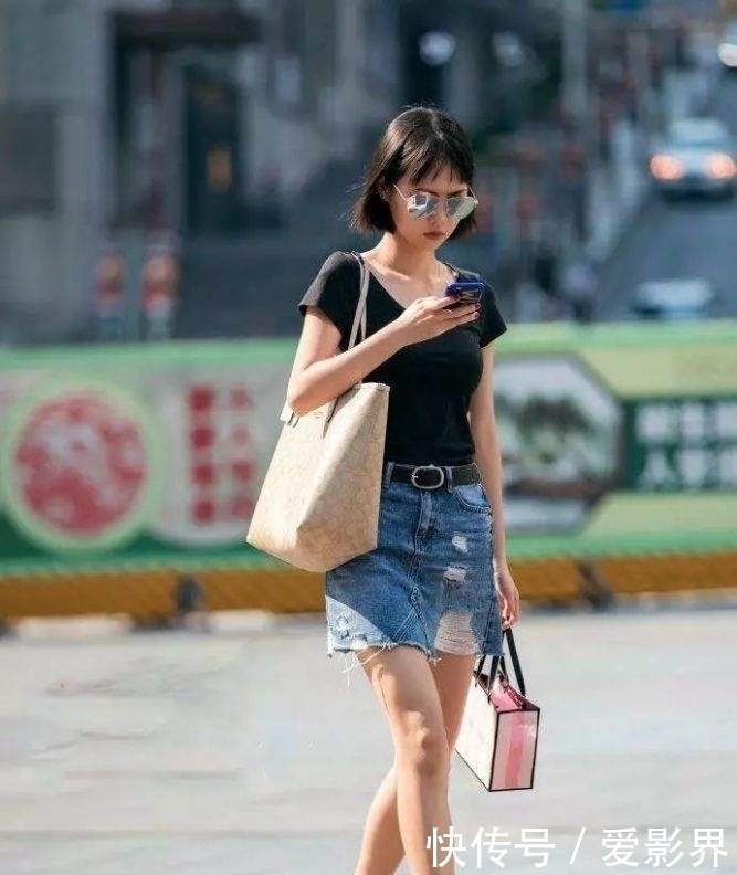 短袖T恤:女性穿上高跟鞋, 打造出时尚魅力的自己