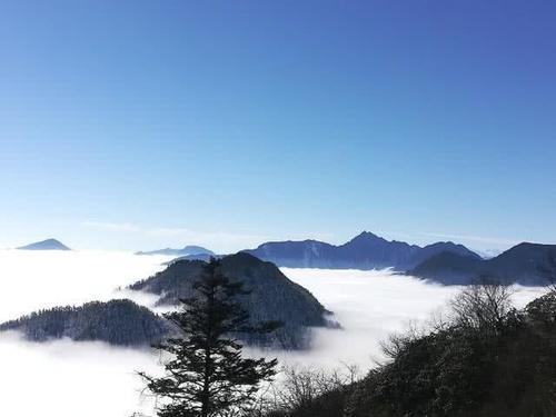 四川这雪山景色优美，因收费如今无人问津，游客：跟雪乡一个样