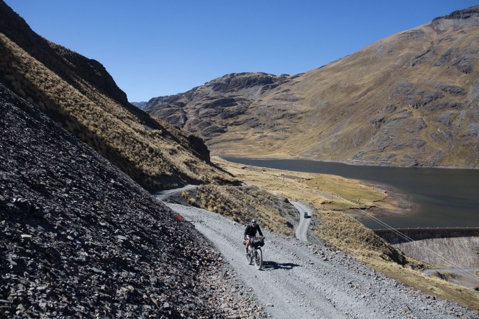 南美川藏线，每年死亡上百人，上万游客慕名而来寻求刺激