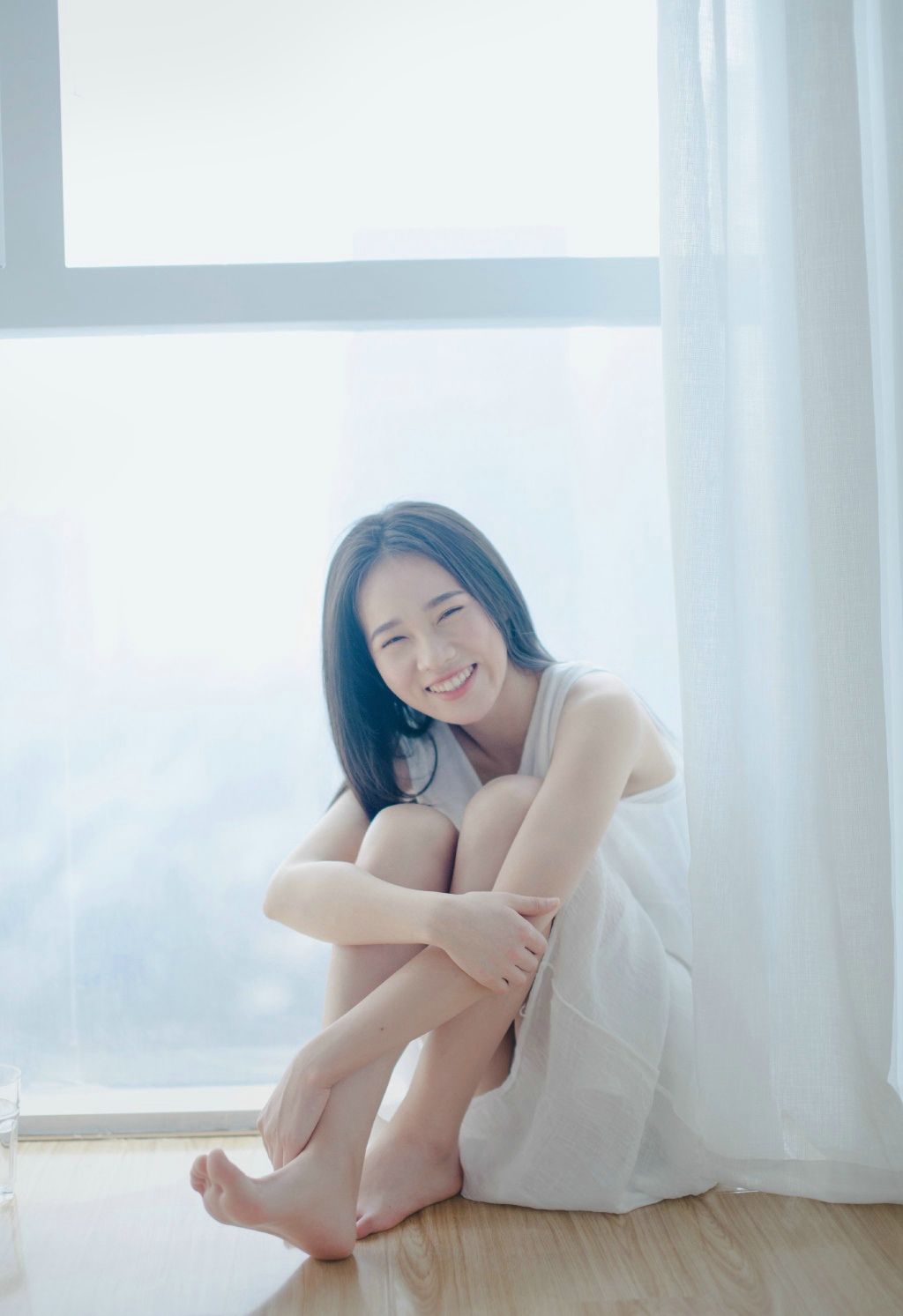 笑容甜美的大长腿丹凤眼清纯肤白邻家清纯女孩私拍