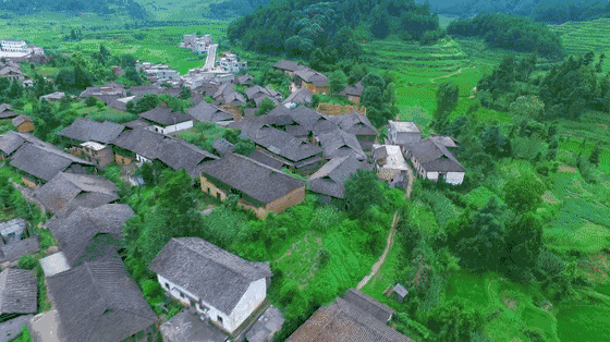 仅十几万人口的贵州小县，拥有堪比张家界的山，不输九寨沟的水!