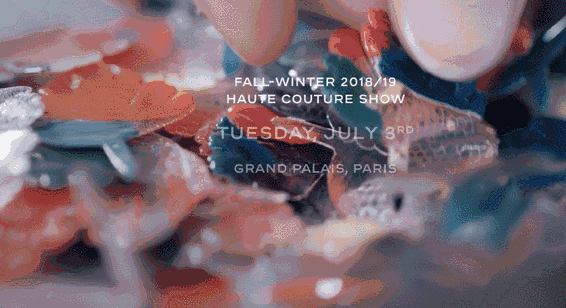 我们在巴黎大皇宫变的书报亭里问了周迅和刘雯一些小秘密……