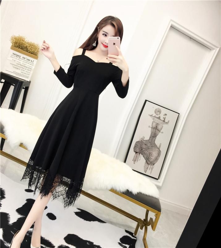 一股从大洋彼岸吹来的蕾丝风”席卷而来“,隐约蕾丝裙,当下正兴