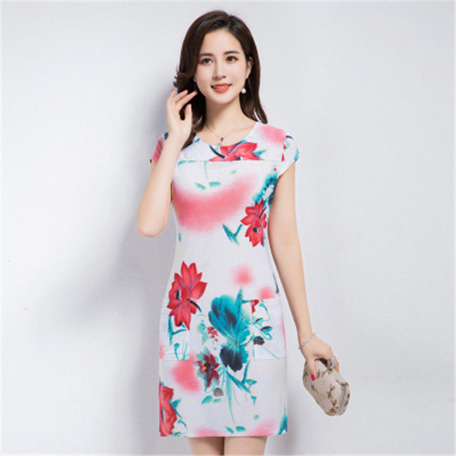 50岁的妈妈，裤子都扔了!就穿这雪纺连衣裙，洋气超显气质