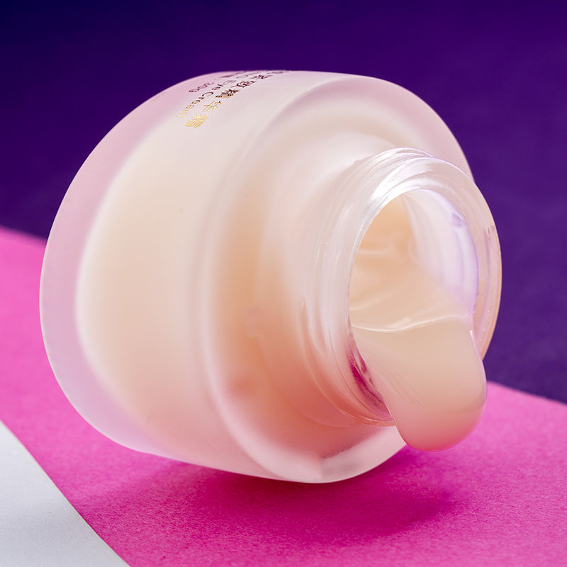 民间女中医偷偷说，药店一不值钱药膏!早晚抹!皱纹、眼袋全不找