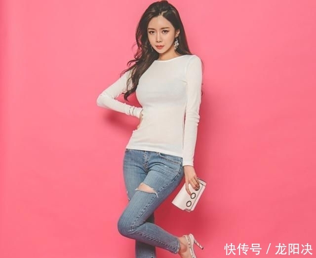 #展现#时尚牛仔裤展现美女迷人身姿,高挑又时尚!