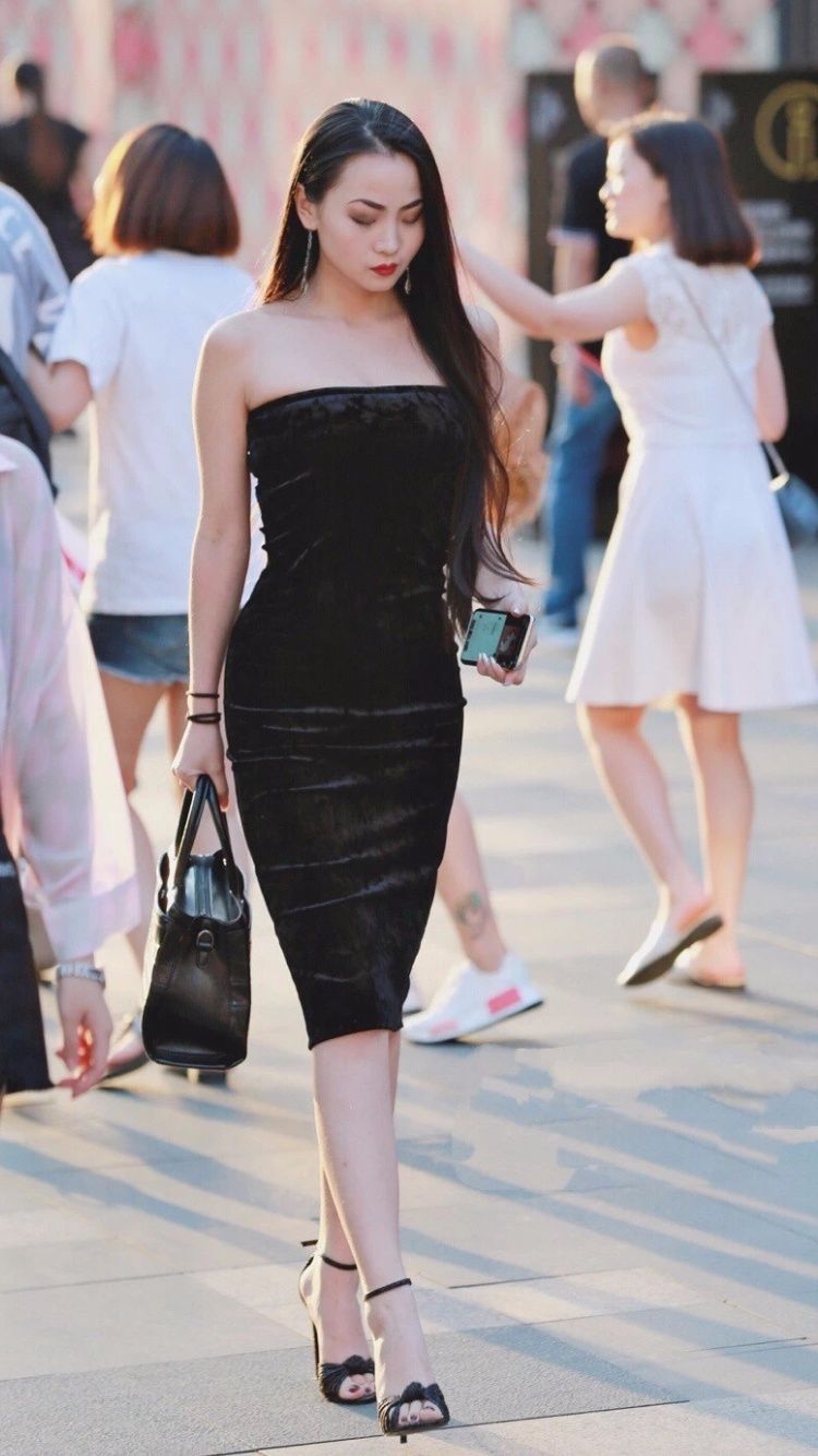 街拍丨这些小姐姐都好性感，不枉我蹲守街边!