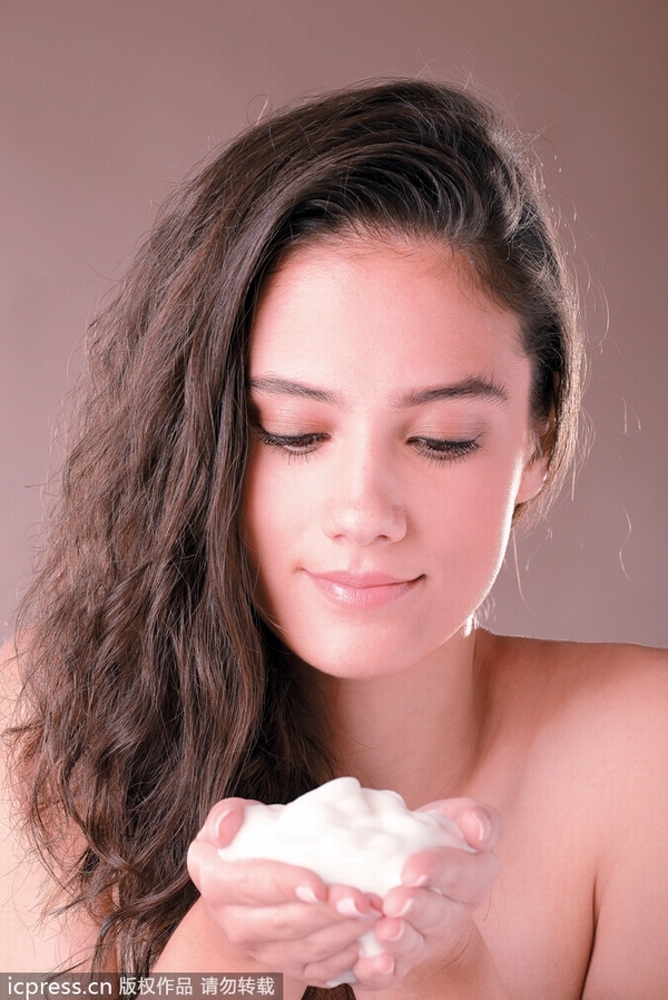 网友偶遇章泽天刘强东 奶茶妹妹素颜甜笑少女肌赢了