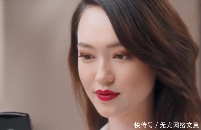  『化妆』香奈儿首席化妆师，居然不化妆直接上场，看完素颜无话可说！
