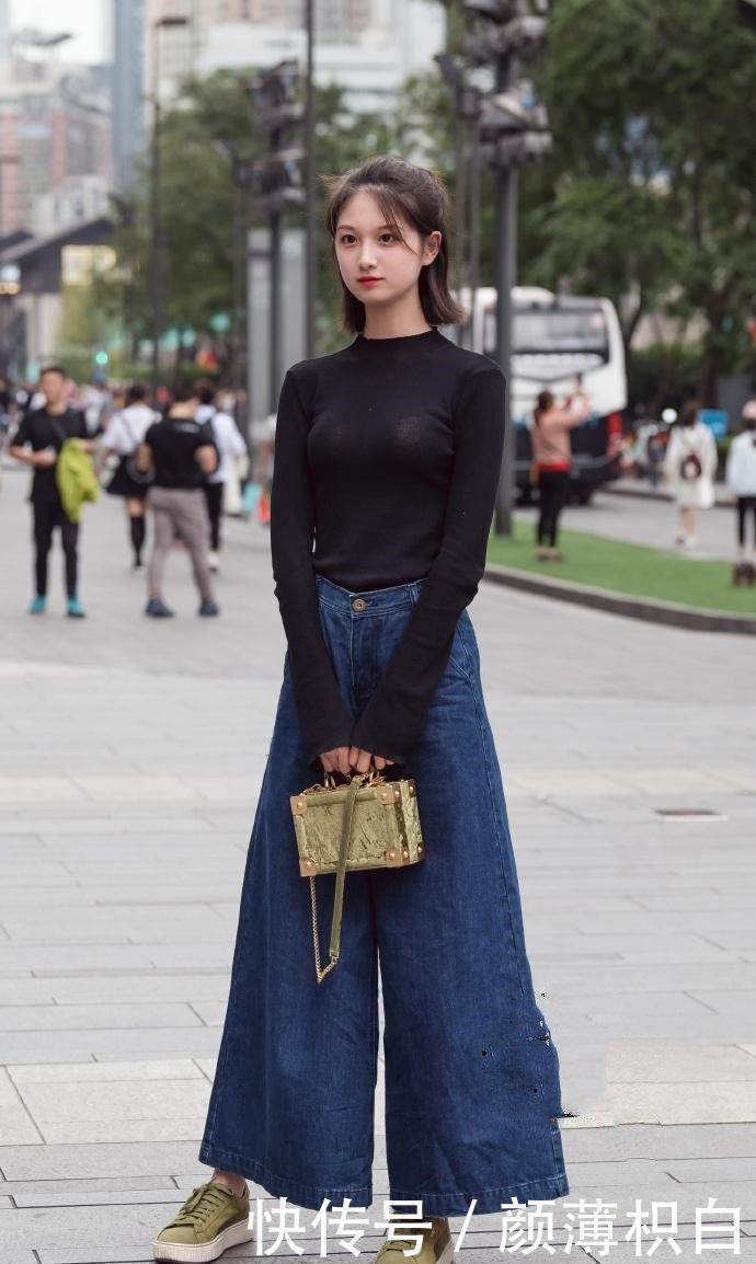 美女|街拍紧身裙遇上黑色丝袜,不经意间,被美女撩到了
