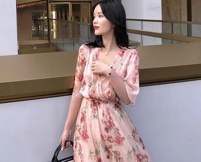  美的■身材修长的女人,三伏天一定要多穿淑女连衣裙,美的心里怦怦乱跳
