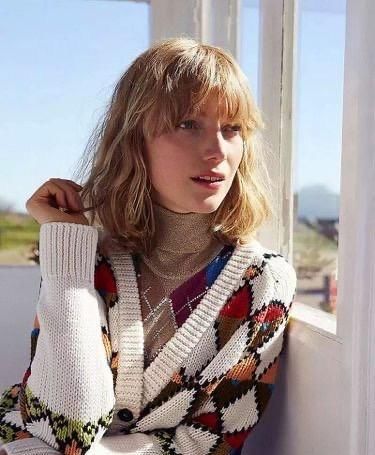  『针织衫』早春不知道怎么穿？针织衫帮你解决大问题，减龄还时髦