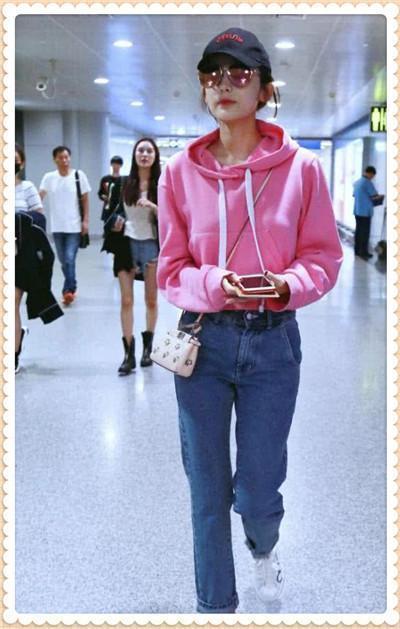 关晓彤好不容易扮回嫩少女，不料撞上古力娜扎，还是满满的大妈味