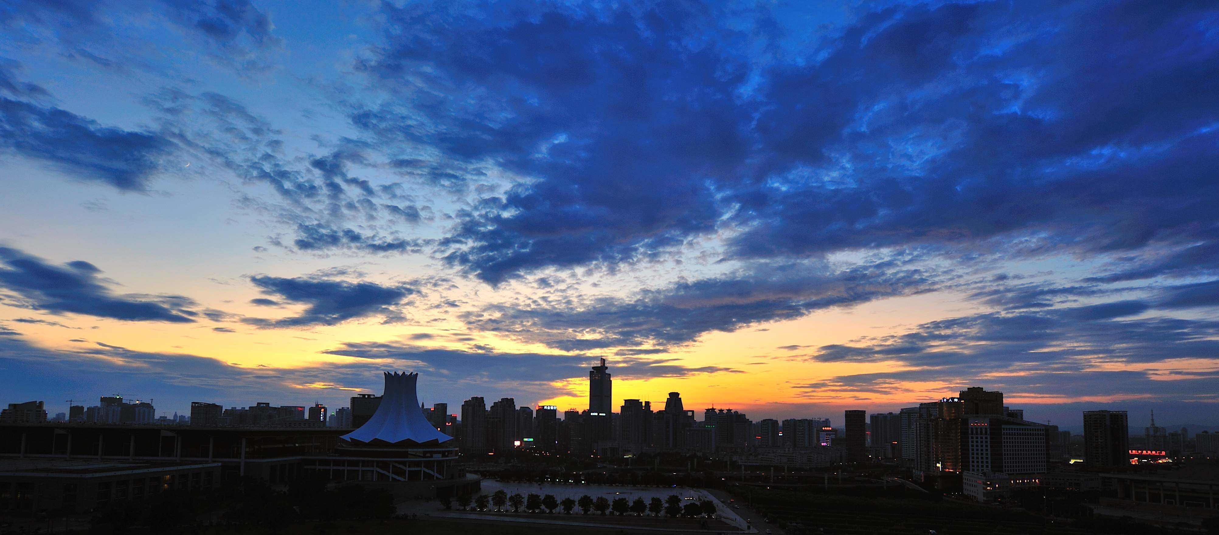 国内最不宜居住的城市，工资2500，房价25000，谁住得起？