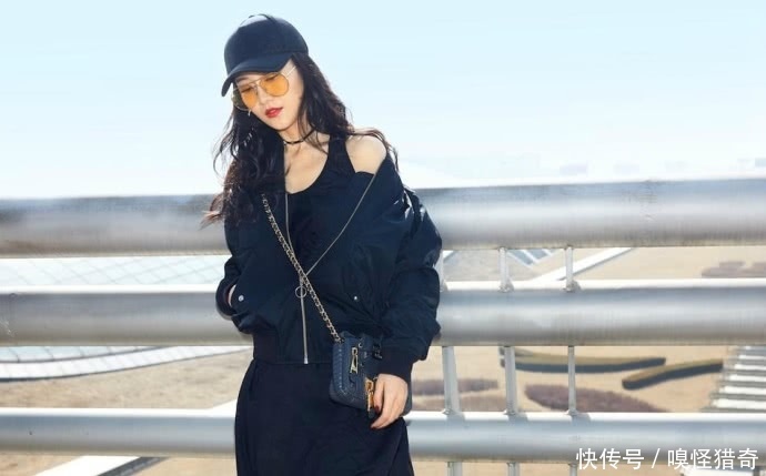 王鸥一条破洞牛仔裤秀曲线，网友：这腿真的撩到我了！