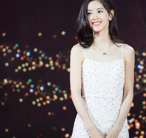 章泽天首次晒性感私照, 透视装好身材一览无余, 网友: 很有女人味