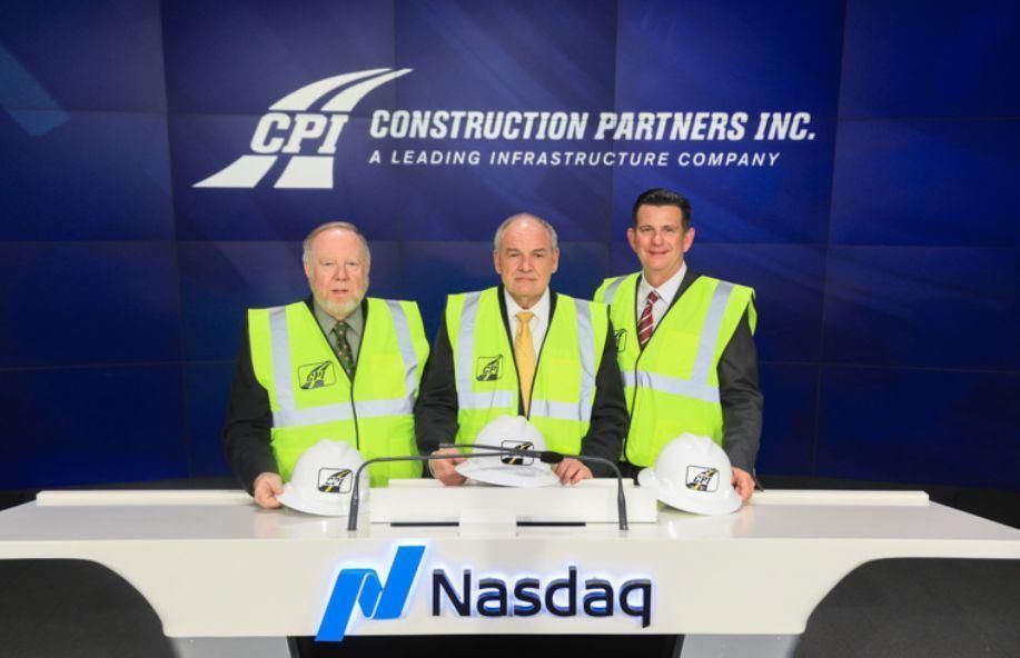 雷军上市敲钟穿得像新郎，画风喜庆我不敢看，史上最全敲钟攻略