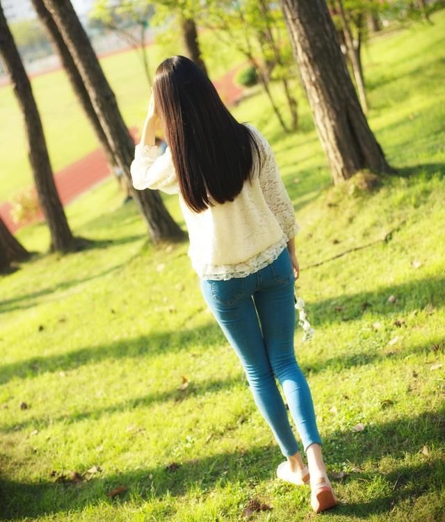 紧身牛仔裤，让你美出时髦范