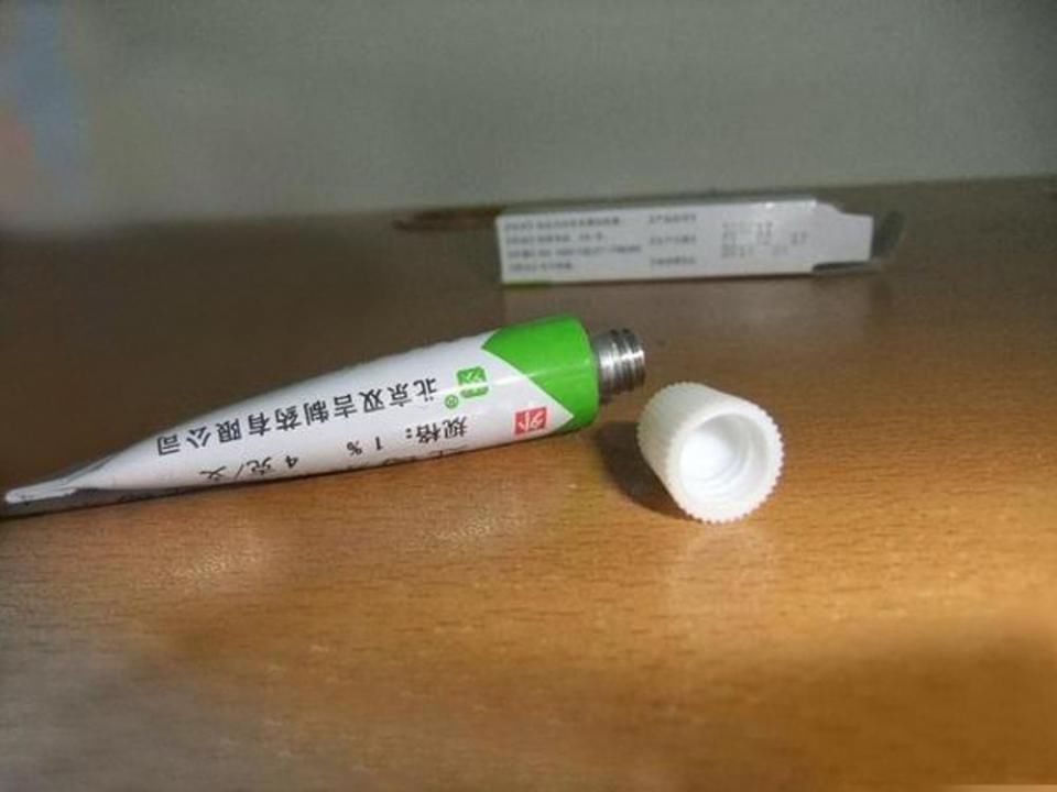 红霉素只要一支擦脸，学会用法，脸上斑点消失，皮肤光滑白嫩