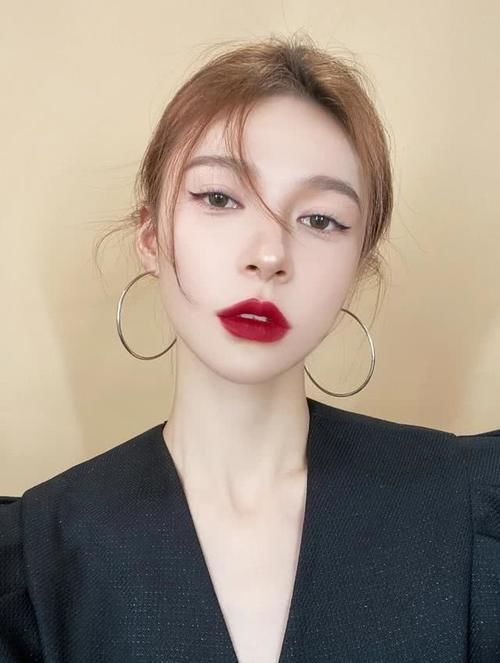  女生@女生必须知道的这几款大牌眼影，高级感爆棚，气质感满分