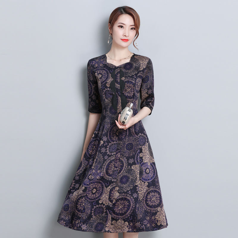 万万没想到，“香云纱”裙竟然比旗袍还好看，60后女人穿超美嫩