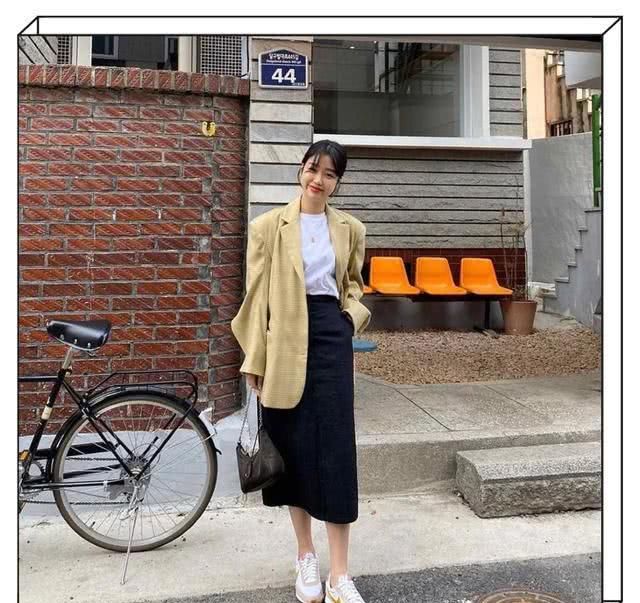  恬静又温柔@扔掉你的高跟鞋，平底鞋和连衣裙才是春季绝配，穿出属于你的美