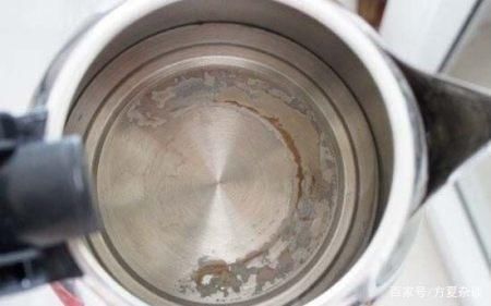  「方法」电水壶内水垢又多又脏？只需一个方法，水垢自动消失，立马变干净