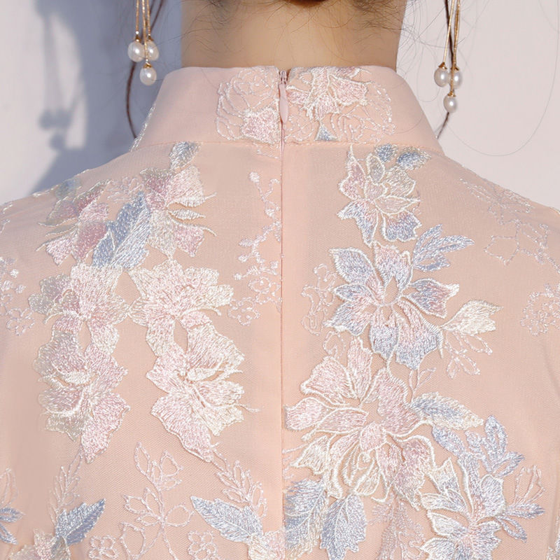 和表姐同时参加聚会，她身上的改良旗袍，让人眼前一亮太美太闪耀