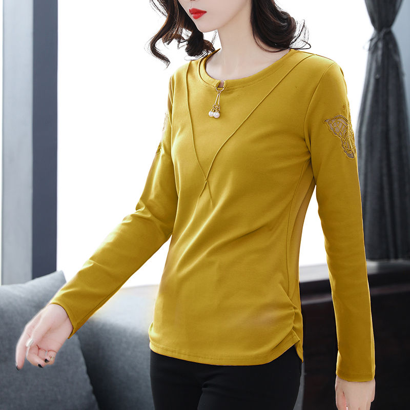 50岁婆婆很时髦，喜欢时髦小衫+九分裤，惹得邻居人人夸嫩