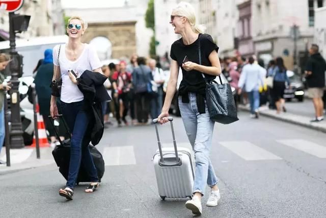 不卷裤脚才是真时髦！2018年最in的裤子长这样！