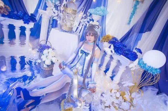 VOCALOID洛天依生日快乐 仙境般的白丝小姐姐 很美丽!