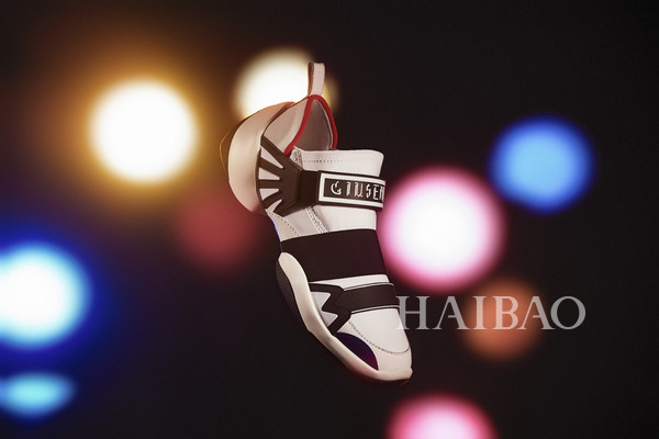 Giuseppe Zanotti 最新推出「JUMP R18」